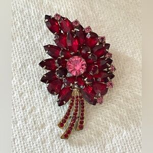 Vintage 1950’s-60’s red/pink layered brooch